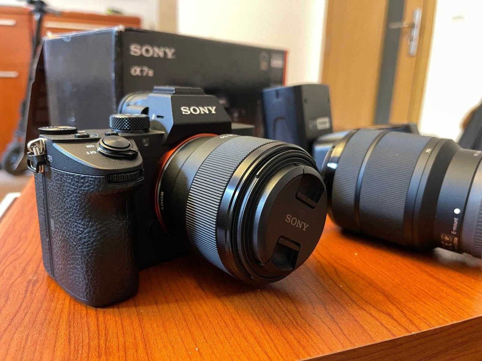 Aparat Mirorless Sony A7III cu accesorii