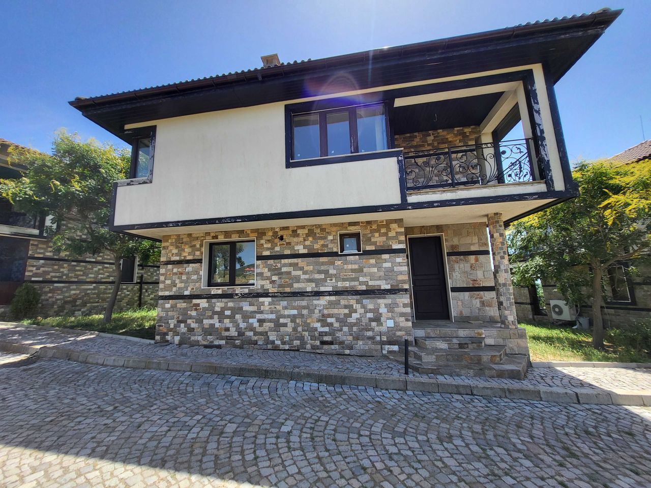Продава се Къща в с. Кошарица, Област Бургас - 138 кв.м за 1606 €/кв.м - Снимка #15