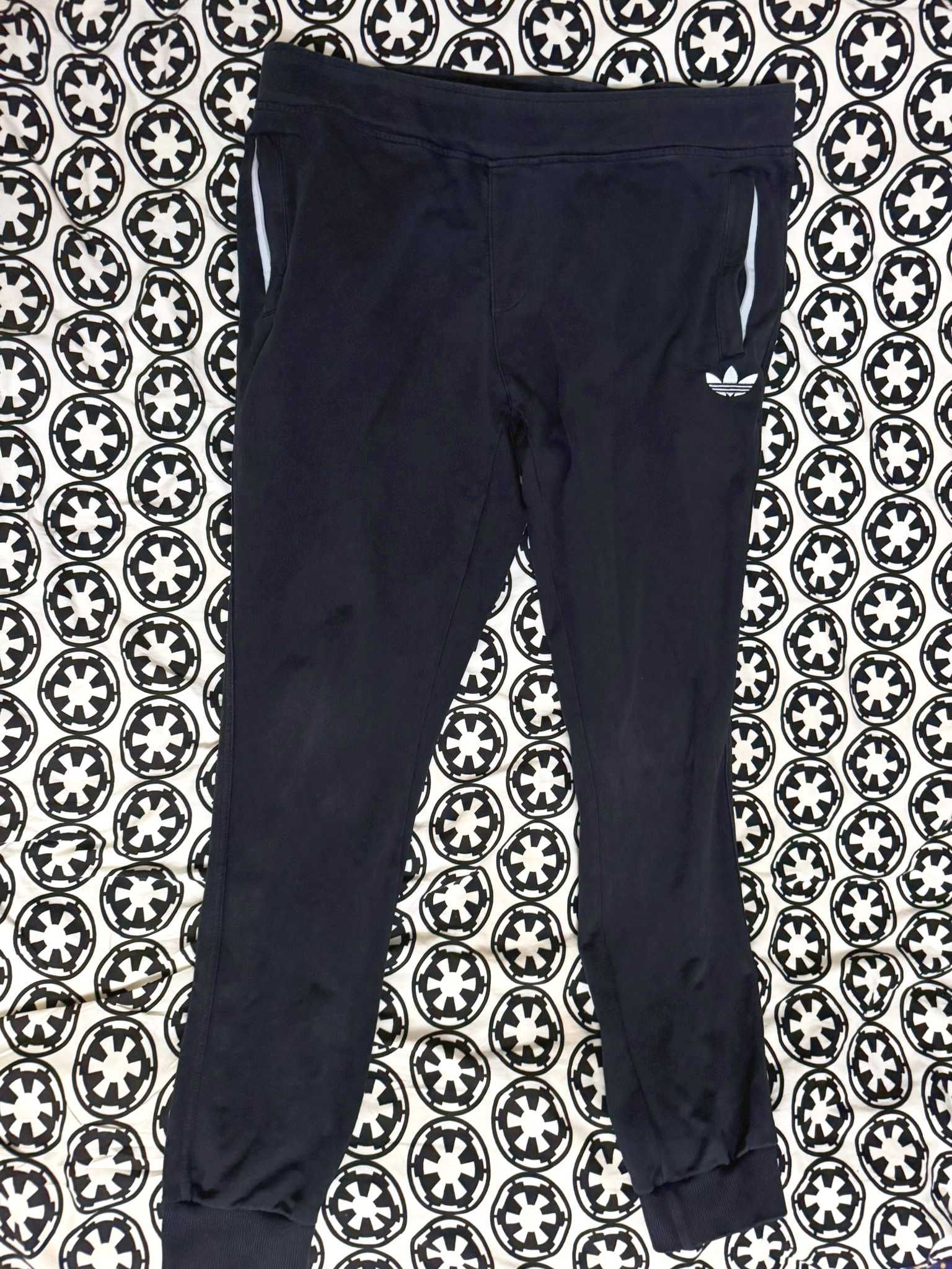 Pantaloni lungi ADIDAS Originals, marimea XL, stare buna