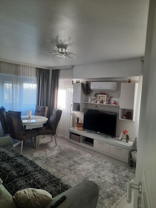 Apartament trei camere