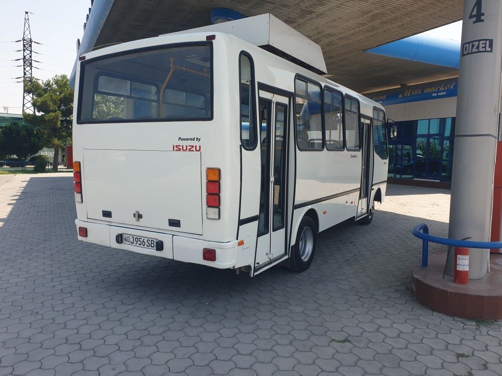 Avtobus isuzu Hc40
