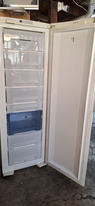 Vând congelator Gorenje