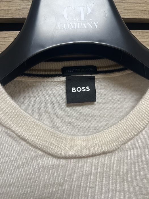 Hugo Boss : Finest Italian Yarn  - 100% вълна размер S / Оригинал