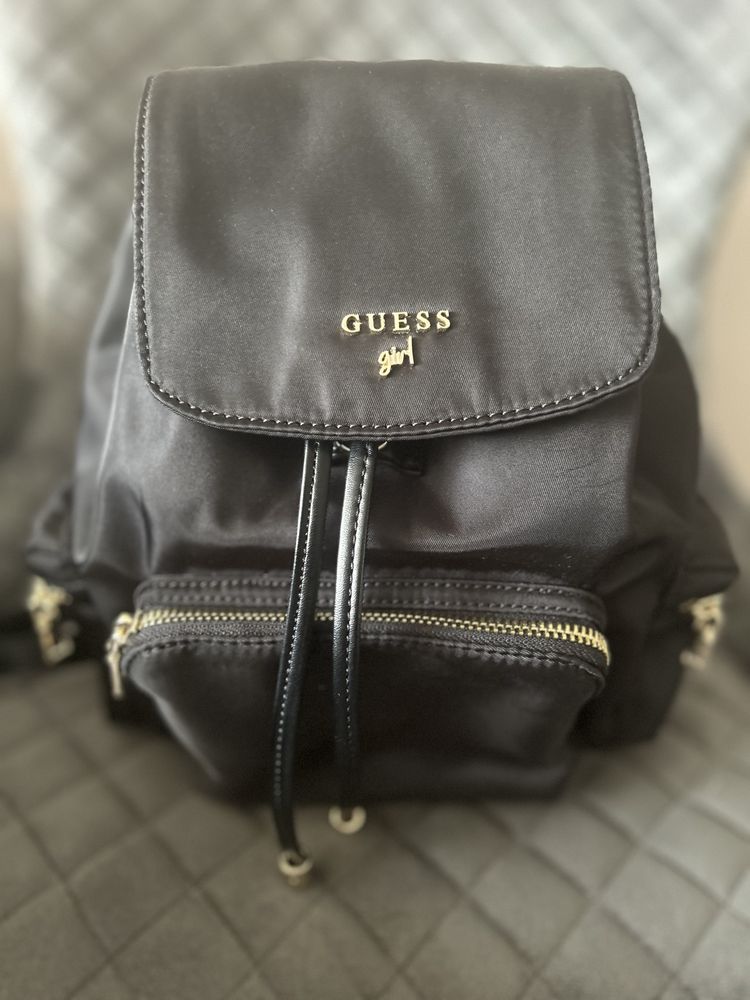 Дамска раница Guess