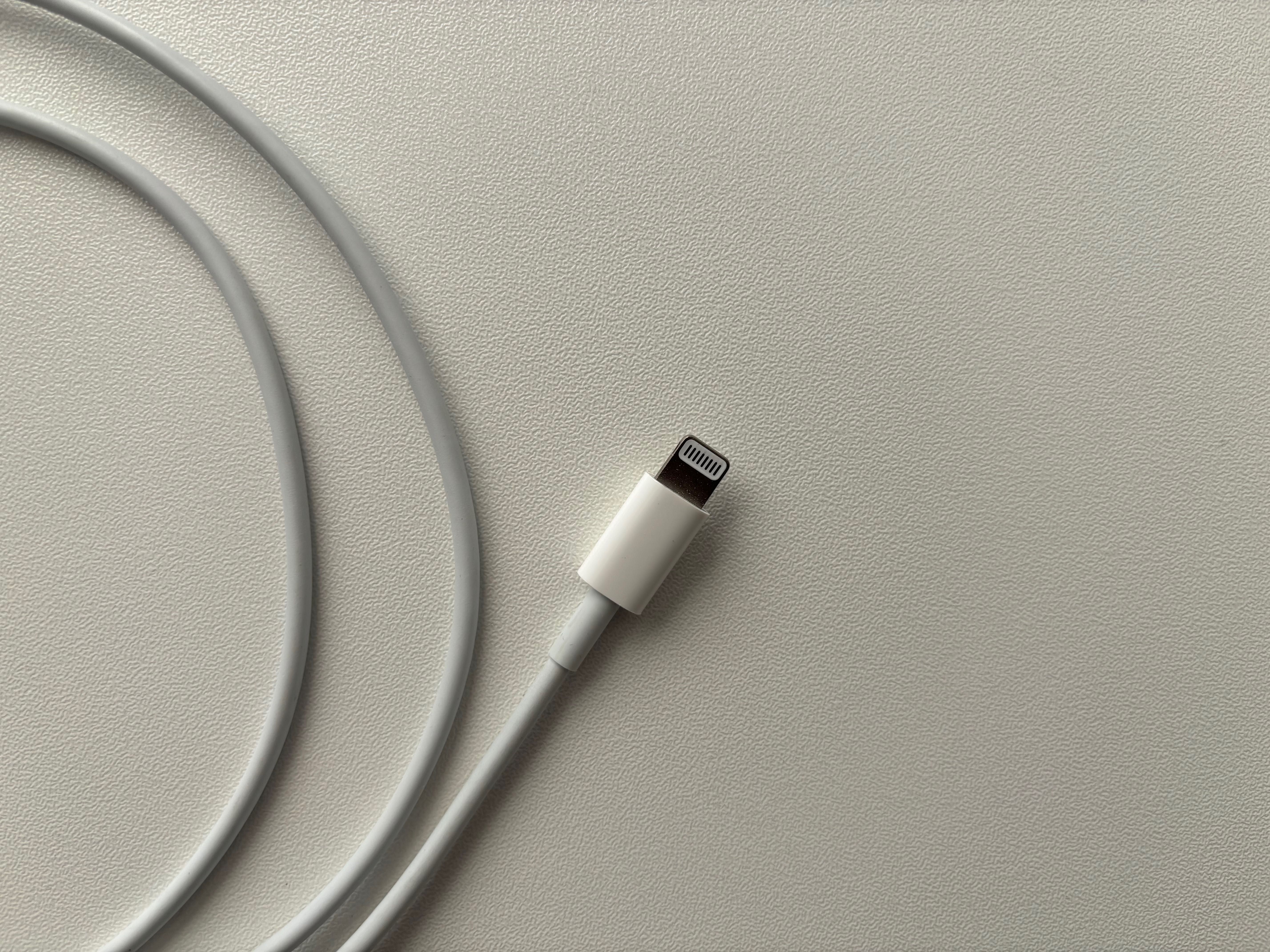 Cablu de date/incarcare Apple USB-C - Lightning (1 m)