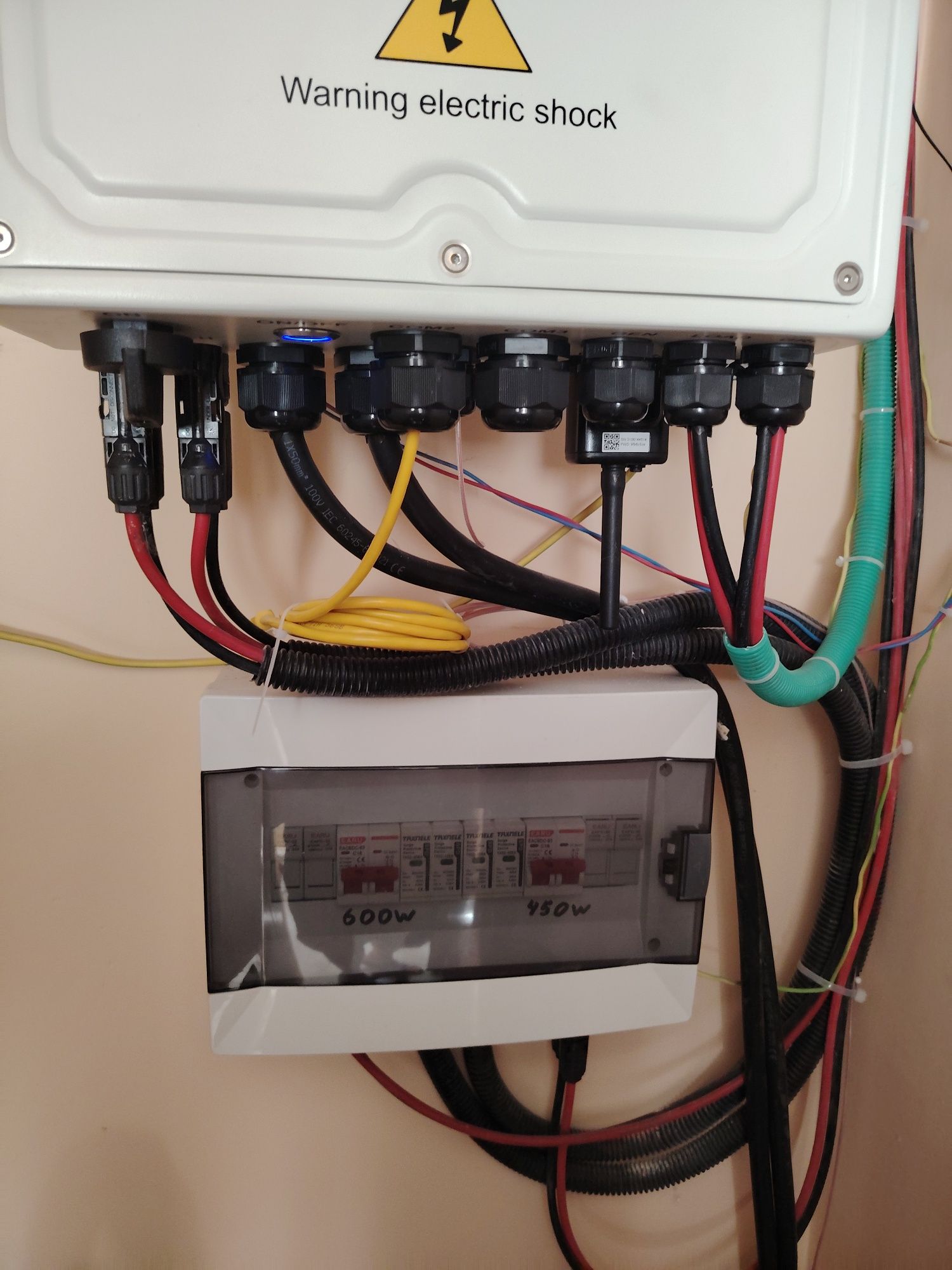 Хибриден инвертор Deye 6kW