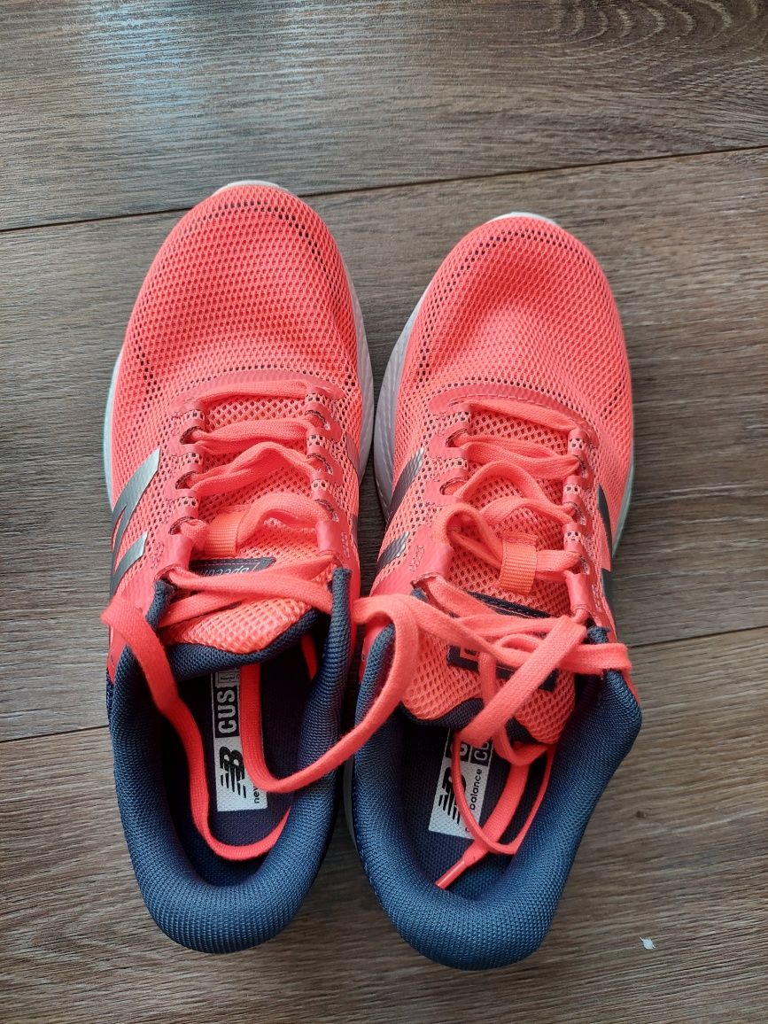 Нови дамски маратонки New Balance