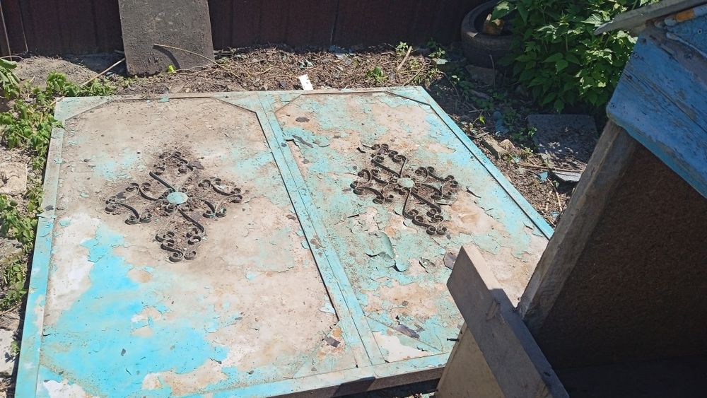 Ворота с колиткой с толстого железа