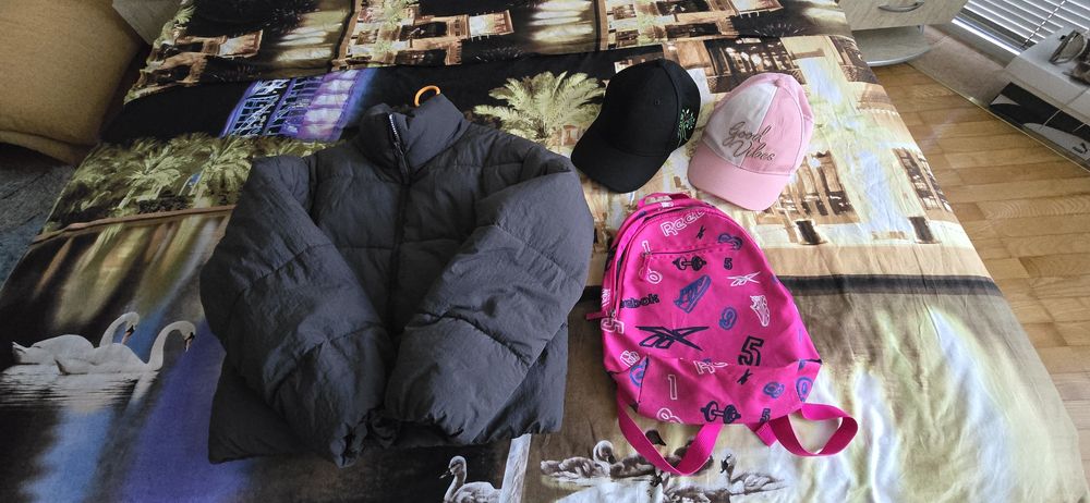 Зимно яке H&M ,размер S+подаръци раница Reebok +2 нови шапки