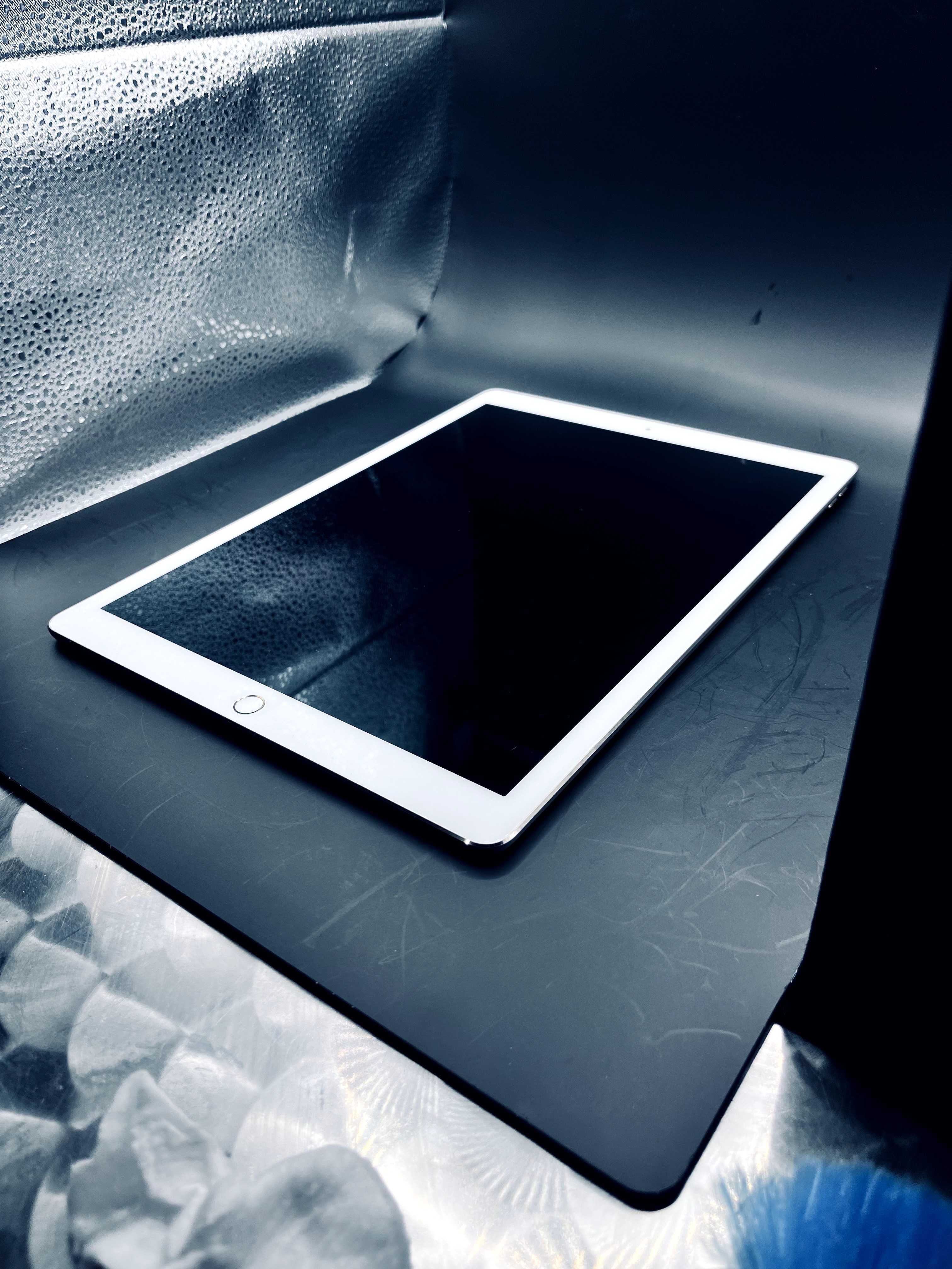 Apple iPad Pro 2 Gen 12.9" A1670 64GB Mid 2108 Wi-Fi - перфектен