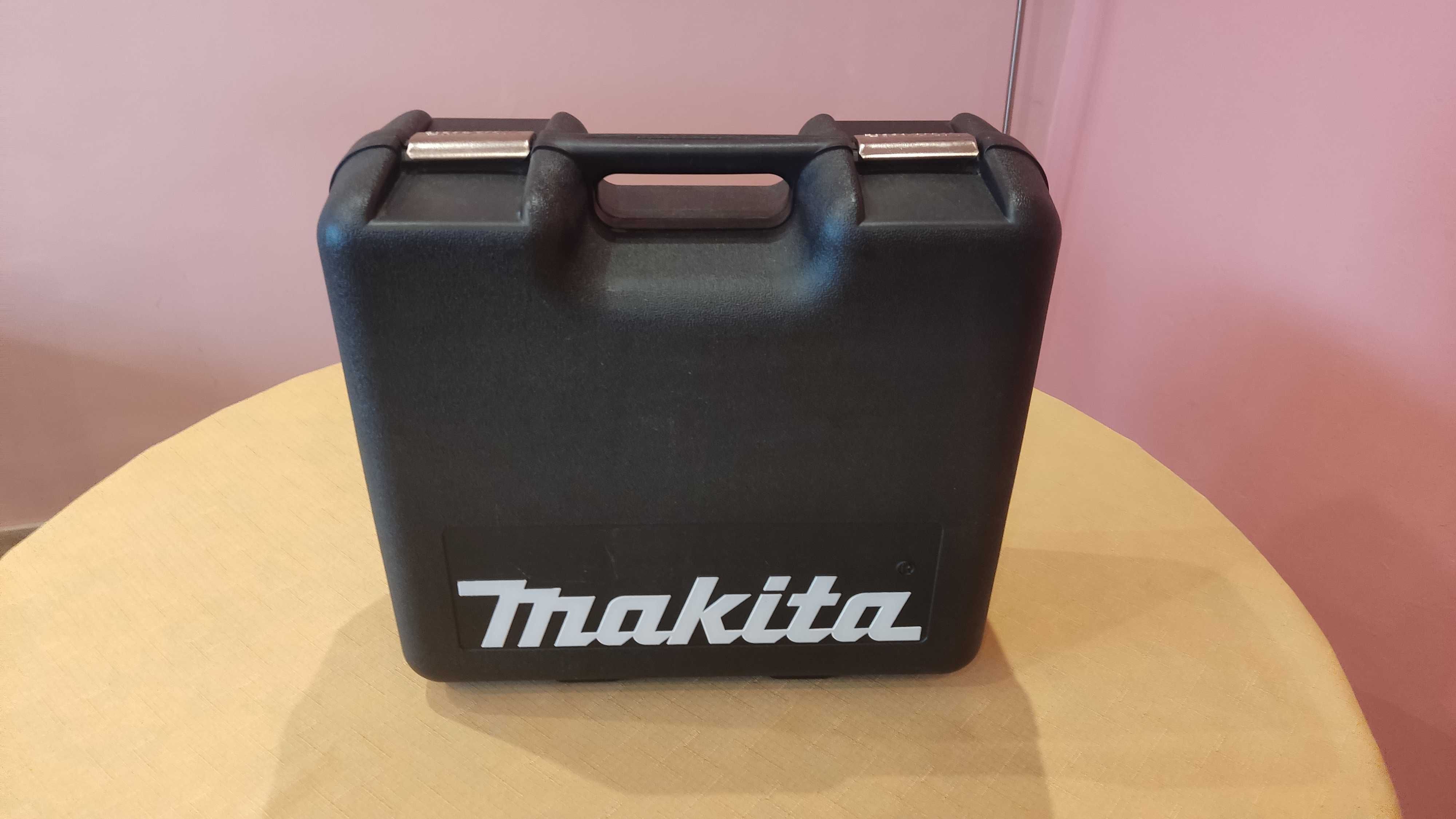 Makita ударна бормашина  с куфар