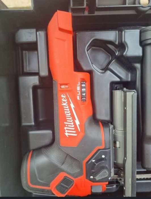 Fierăstrău pendular milwaukee fbjs , baterie 5 ah, încărcător rapid