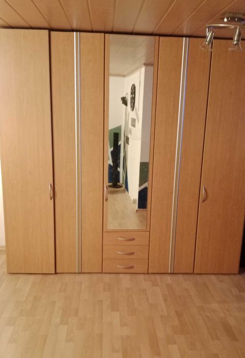 Vând dulap cu oglindă