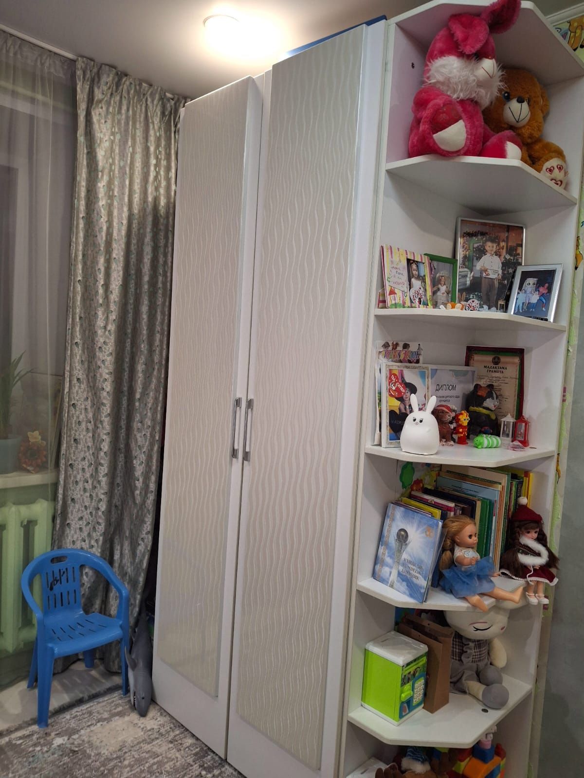 Продам кровать и шкаф в детскую