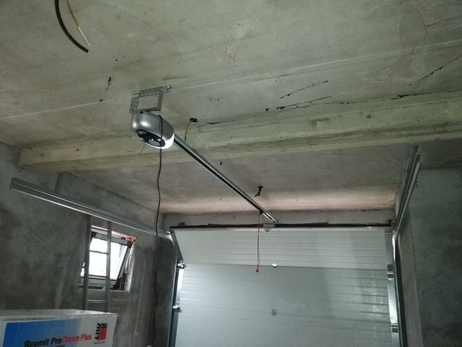 Usi de garaj Stejar Auriu