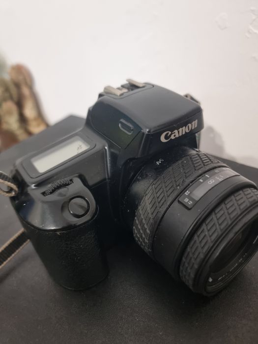 Aparat foto Canon 1000F N pe film