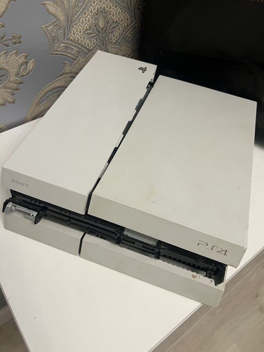 Продам сломанный Ps4, сломанная электроника
