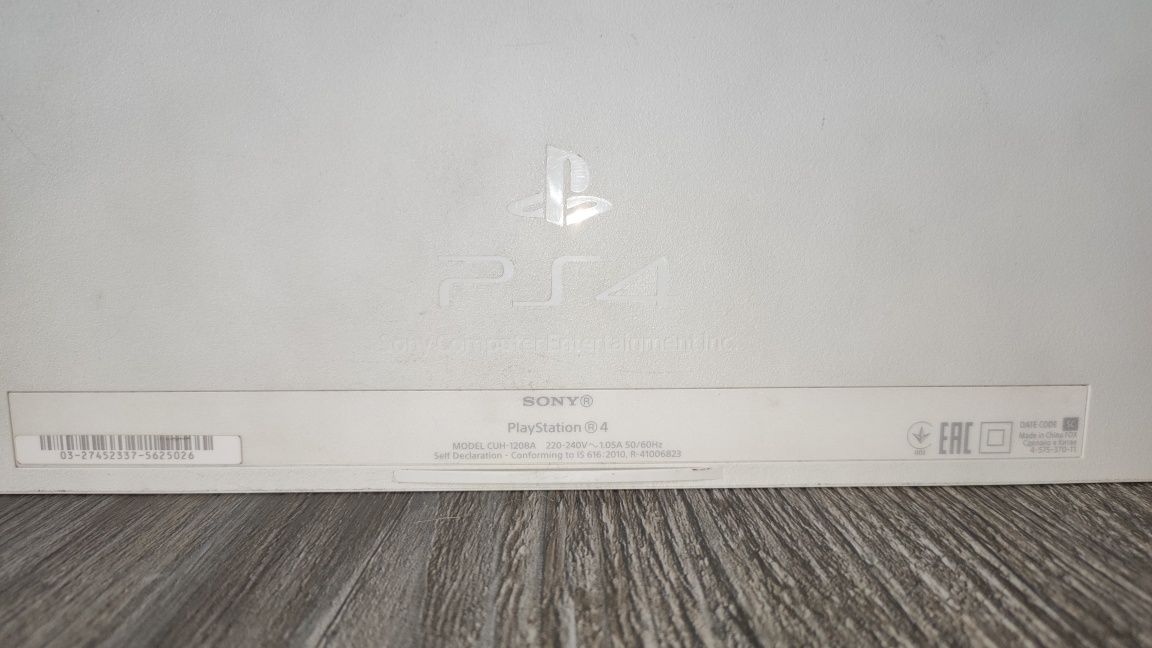 Продаю SONY PS4 !