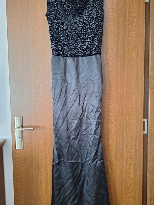 Vând rochie neagra lunga