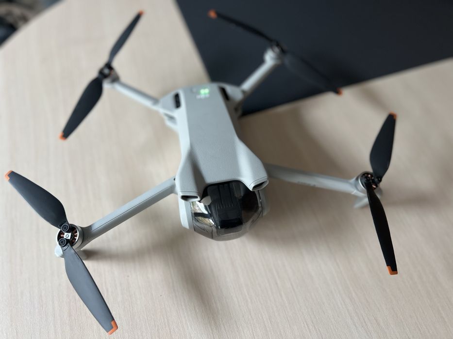 Продавам DJI Mini 3 Fly More Combo RC-2