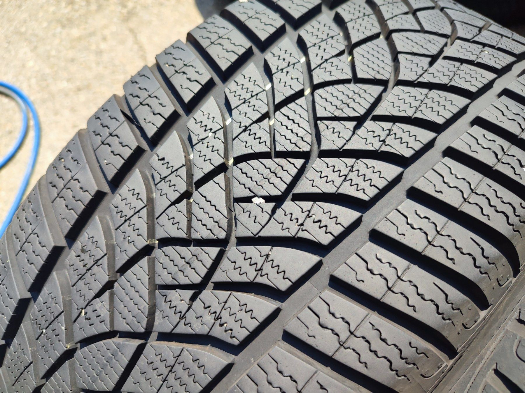 245/40/18" 2бр Good year ultra grip performance,dot2031,7mm