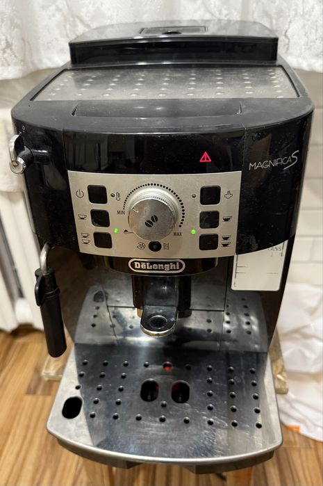 Кофемашина Delonghi magnifica S