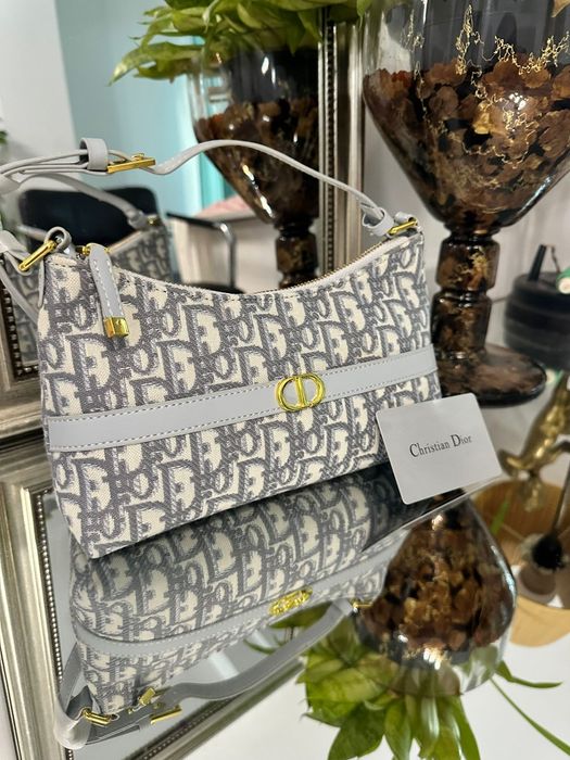 Geantă nouă cu etichetă