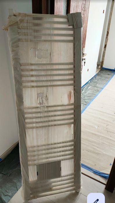 Vand calorifer NOU, nefolosit 150 cm inaltime, 50 cm latime