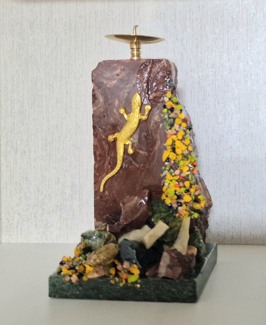 Подсвечники из натуральных камней.