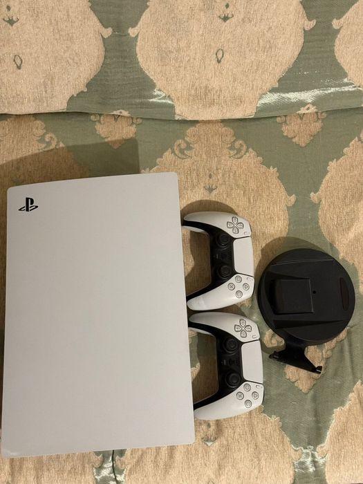Playstation 5 slim 1000гб 2 джойстика с дисками