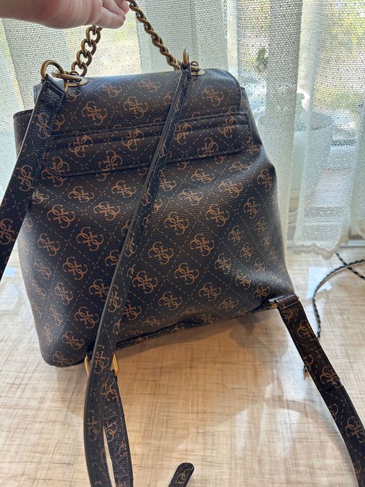 Дамска раница GUESS