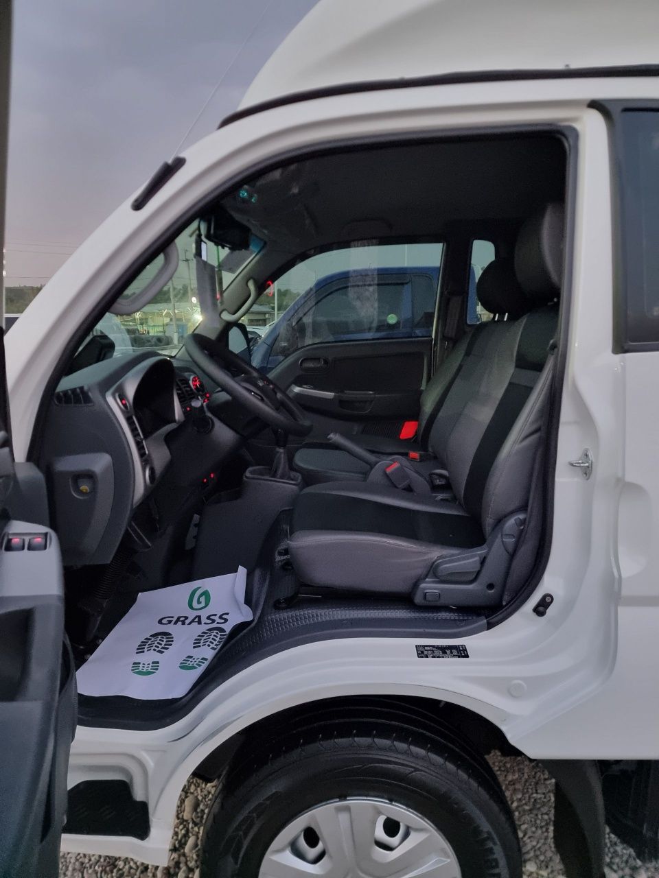 2022
Kia Bongo3 LPG 
Изатермос бутка балантидан 285х185.см бузилмаган