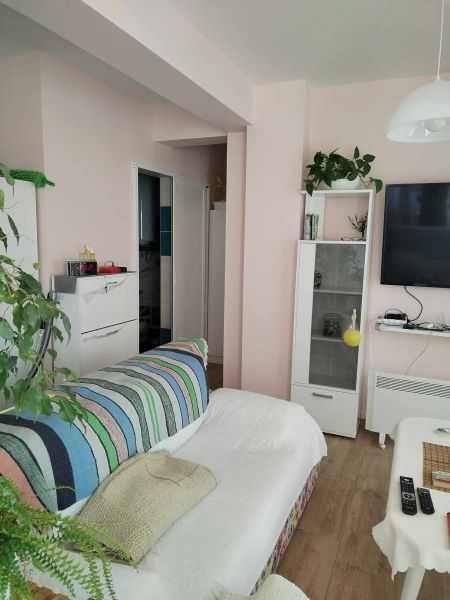 Продава се Двустаен апартамент в Бургас, Център - 72 кв.м за 1888 €/кв.м - Снимка #4