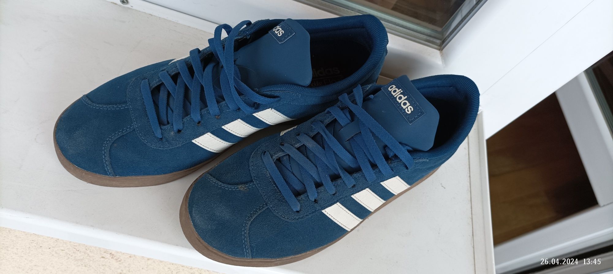 Кецове adidas 42.5 нови обувани са само за проба.