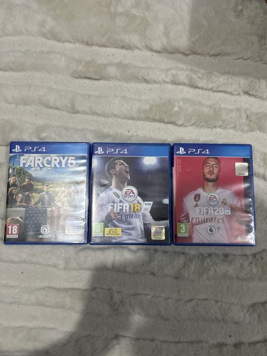 PS4 Slim 500 GB Black plus 3 jocurii