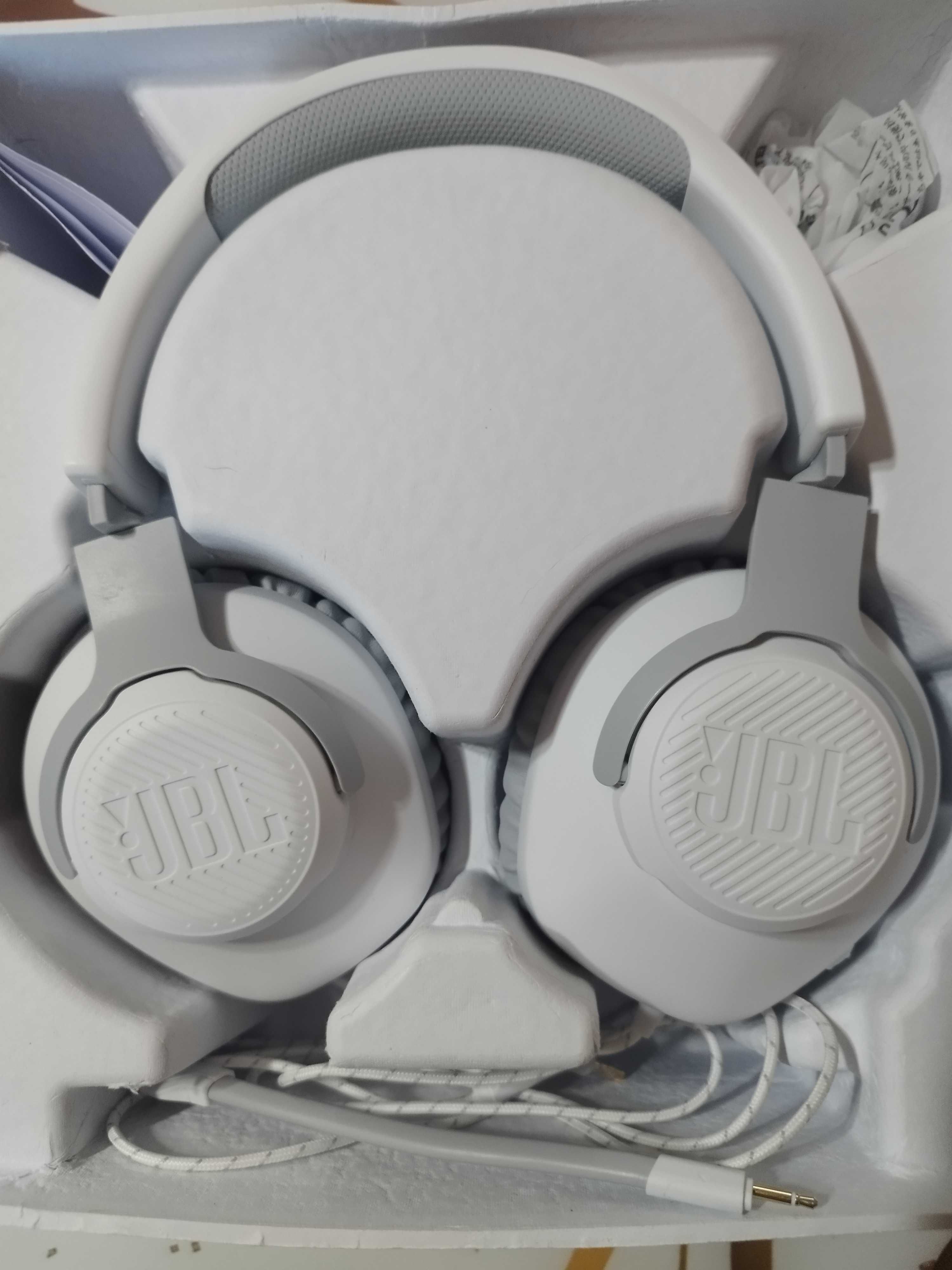 Продавам Слушалки JBL