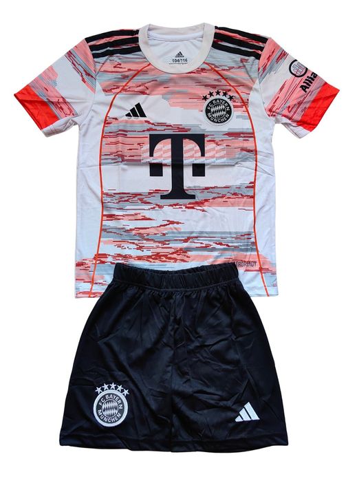 Детски футболен екип Байерн Мюнхен Мусиала комплект Musiala тениска