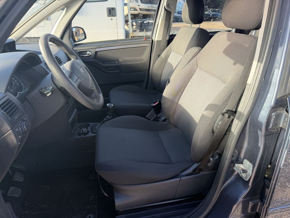 Опел мерива 1.7 дизел 2008 Г само на части