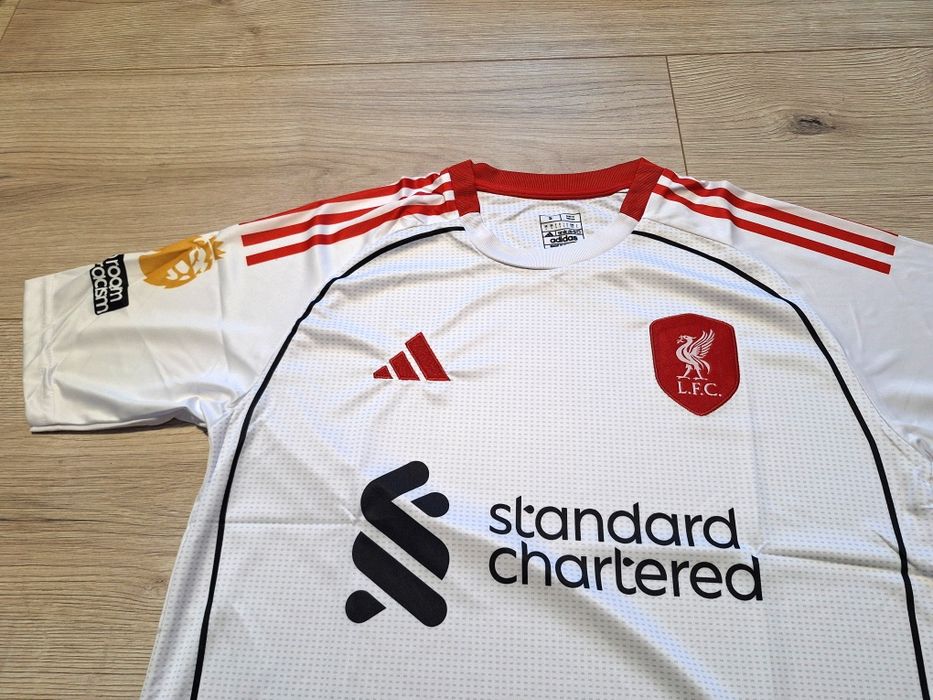 Футболна фланелка на Ливърпул сезон 25/26!