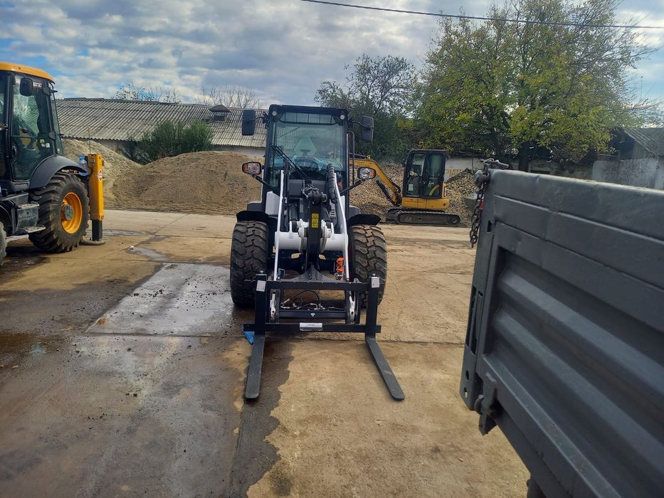 Inchiriem Incarcator frontal articulat Bobcat 6 tone