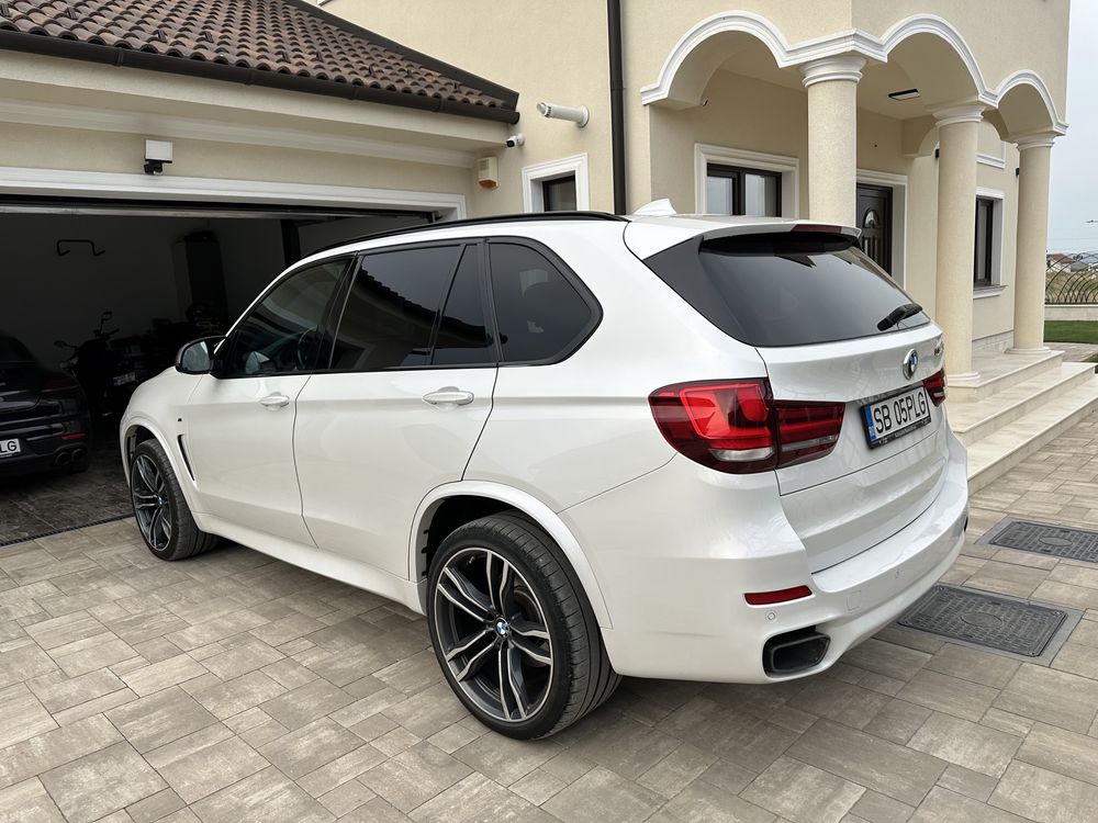 Vand Bmw X5 M50D alb perlat full option istoric complet