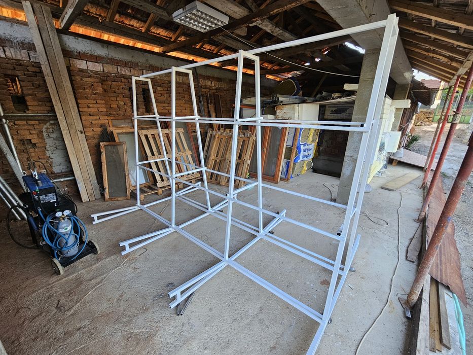 Пирамида за дограма