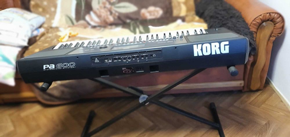 Vând/Schimb korg pa600