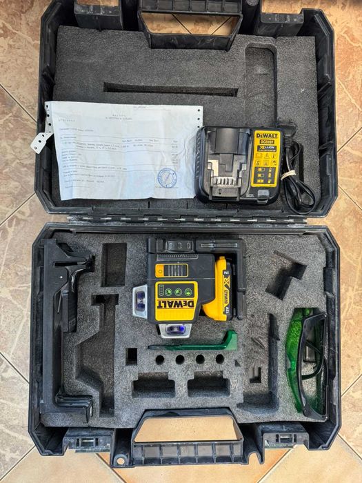 Лазерен нивелир DeWALT DCE089D1G с 3 лъча