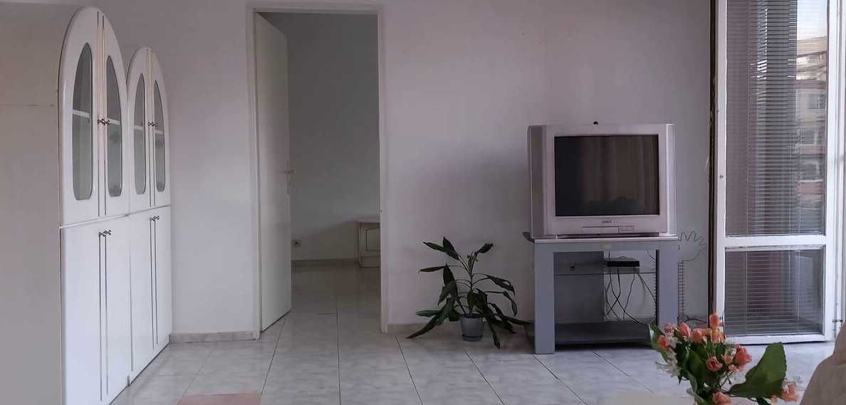 Дава се под наем Двустаен апартамент в Пловдив, Център - 65 кв.м за 315 € - Снимка #3