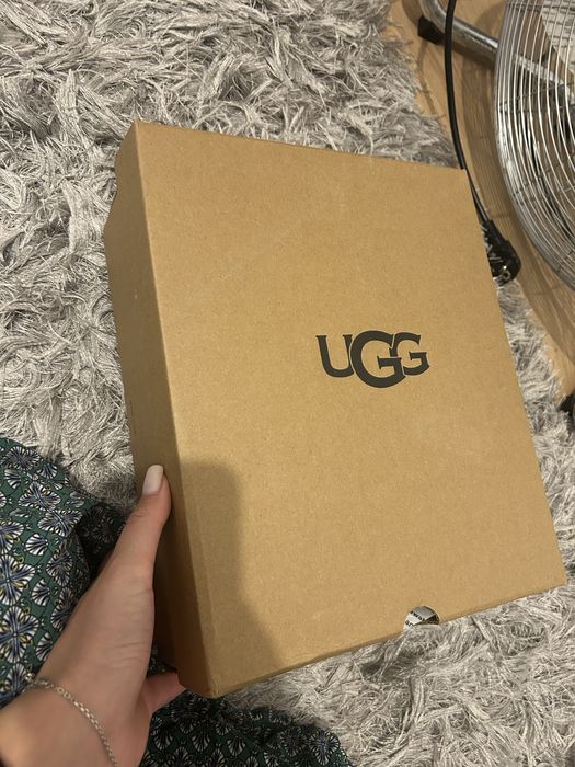 Ugg Funkette noi in cutie! Doar probati