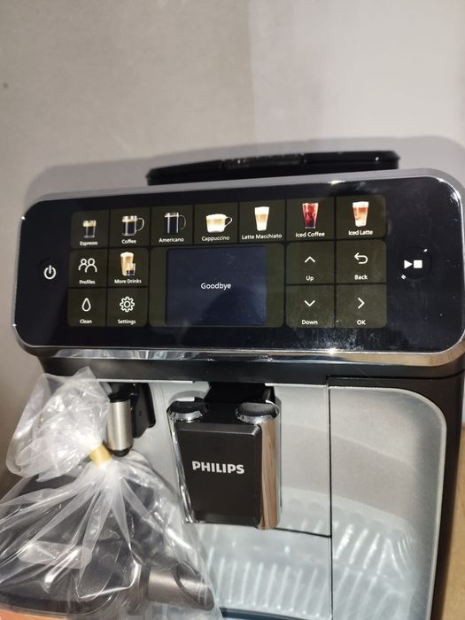 Espressor automat Philips seria 5500 LatteGo 2025