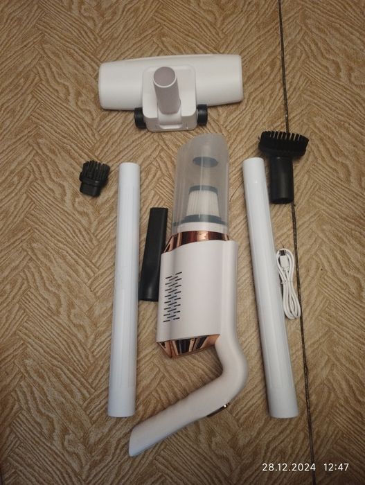 Aspirator vertical  cu acumulatori sigilat