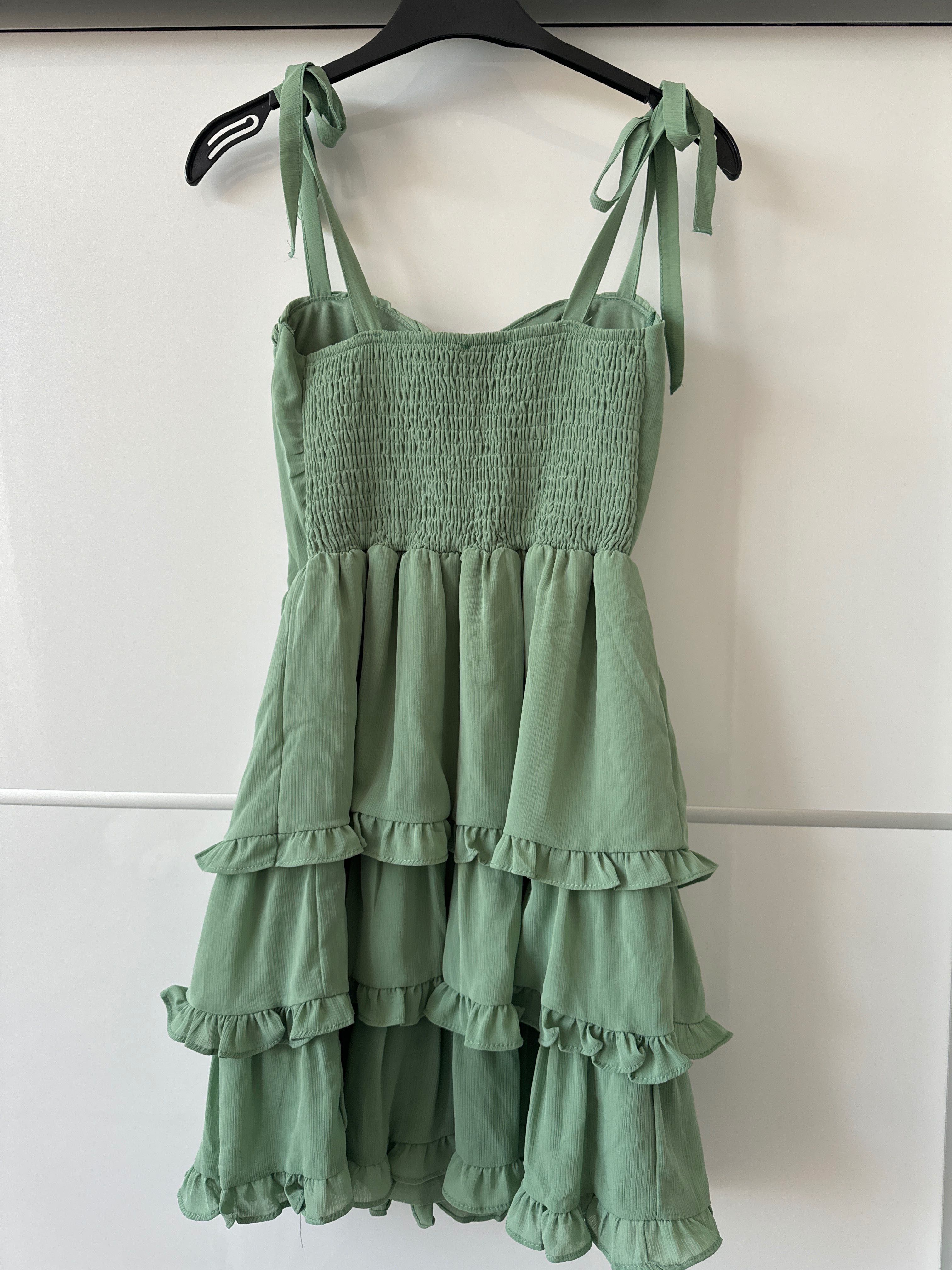 Светлозелена рокля