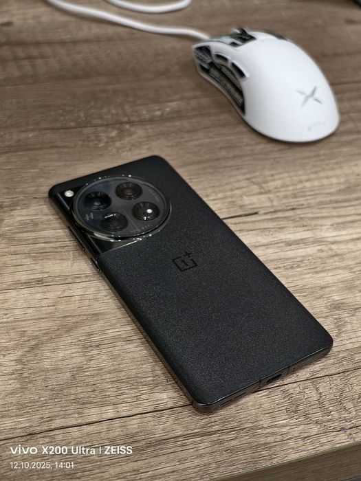 OnePlus 12 в отличном состояний